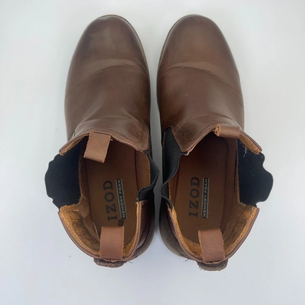 IZOD Lucas Pull-On Chelsea Boots Men's Size 10M Brown Memory Foam Chukka Comfort